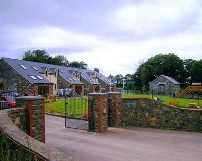 фото отеля The Paddocks Holiday Village Cottage Midleton