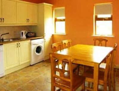 фото отеля The Paddocks Holiday Village Cottage Midleton
