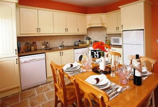 фото отеля The Paddocks Holiday Village Cottage Midleton
