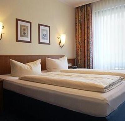 фото отеля Zur Linde Gasthof Hotel