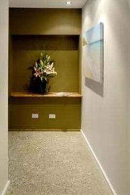 фото отеля By The Beach B & B Self-Contained Apartments