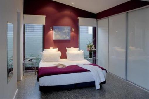 фото отеля By The Beach B & B Self-Contained Apartments