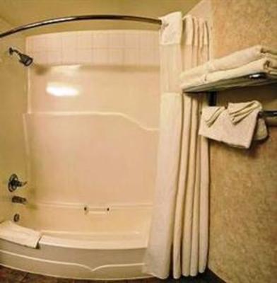 фото отеля Pacific Host Inn & Suites