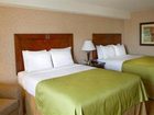 фото отеля Pacific Host Inn & Suites