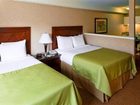 фото отеля Pacific Host Inn & Suites