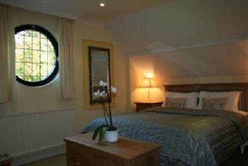 фото отеля Church House Hotel Milton Keynes