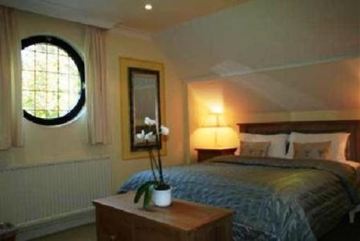 фото отеля Church House Hotel Milton Keynes