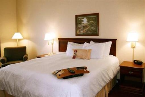 фото отеля Hampton Inn & Suites Springfield