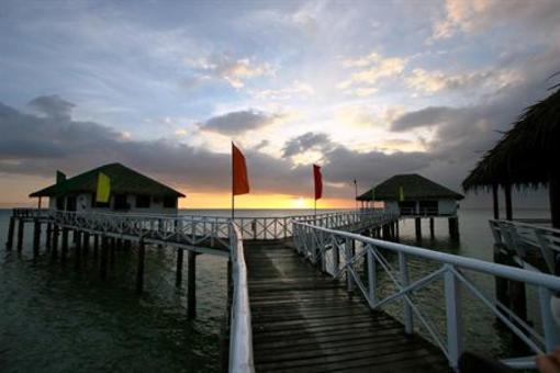 фото отеля Stilts Calatagan Beach Resort