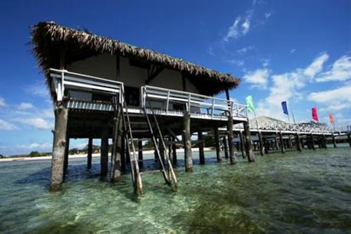 фото отеля Stilts Calatagan Beach Resort