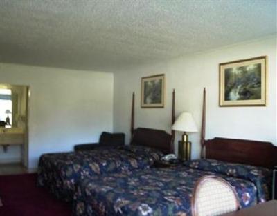 фото отеля Red Carpet Inn Jesup