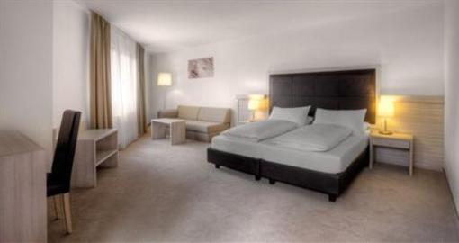 фото отеля Hotel La Tambra
