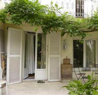 фото отеля Appartement Cours De Marigny