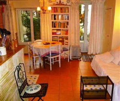 фото отеля Appartement Cours De Marigny