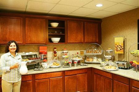 фото отеля Hampton Inn & Suites Denton