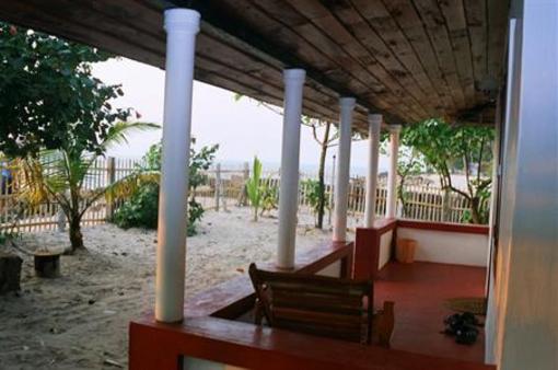 фото отеля Pozhiyoram Beach Resort