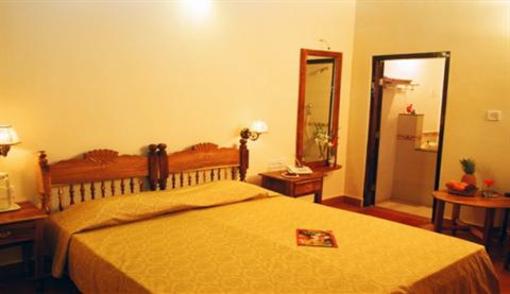 фото отеля Pozhiyoram Beach Resort