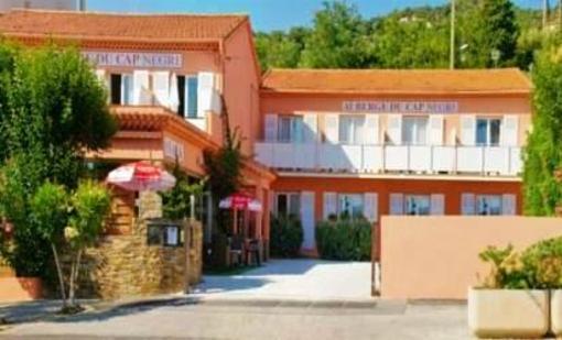 фото отеля Auberge Du Cap Le Lavandou