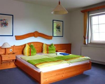 фото отеля Gasthaus & Hotel Zur Linde Tonndorf