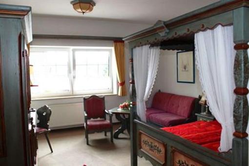 фото отеля Gasthaus & Hotel Zur Linde Tonndorf