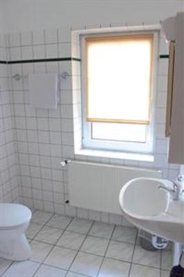 фото отеля Gasthaus & Hotel Zur Linde Tonndorf