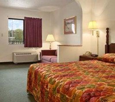 фото отеля Super 8 Knoxville Downtown/West