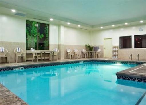 фото отеля Holiday Inn Express Hotel & Suites Akron South Airport Area