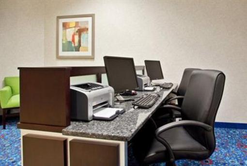 фото отеля Holiday Inn Express Hotel & Suites Akron South Airport Area