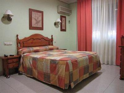 фото отеля Hostal El Cruce Paracuellos de Jarama