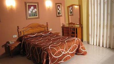 фото отеля Hostal El Cruce Paracuellos de Jarama