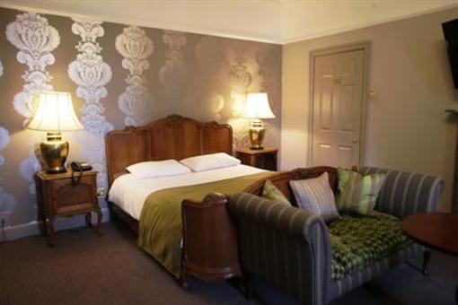 фото отеля The Castle & Ball Hotel