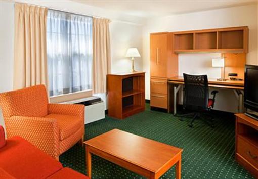 фото отеля TownePlace Suites Cleveland Airport