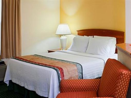 фото отеля TownePlace Suites Cleveland Airport