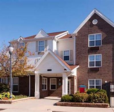 фото отеля TownePlace Suites Cleveland Airport