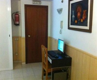 фото отеля Hostal Lleida Barcelona