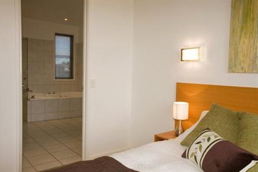 фото отеля Hilltop Apartments Phillip Island