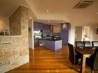 фото отеля Hilltop Apartments Phillip Island