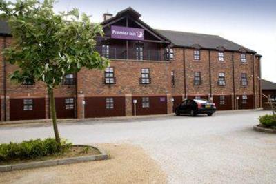 фото отеля Premier Inn Furzton Lake Milton Keynes