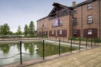 фото отеля Premier Inn Furzton Lake Milton Keynes