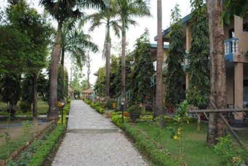 фото отеля Rhino Lodge and Hotel