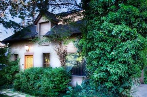 фото отеля Ellerbeck Mansion Bed & Breakfast