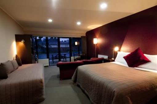 фото отеля Lakefront Lodge