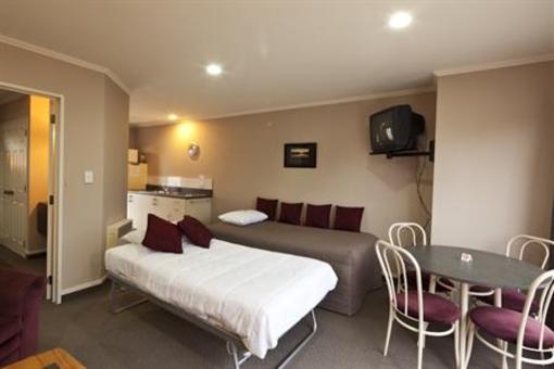 фото отеля Lakefront Lodge
