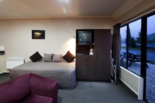 фото отеля Lakefront Lodge