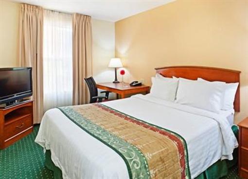 фото отеля TownePlace Suites by Marriott Charlotte Arrowood