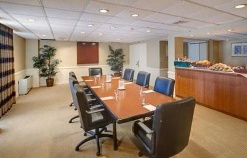 фото отеля Wyndham Garden Hotel Newark Airport