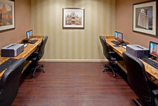фото отеля Holiday Inn Austin Town Lake
