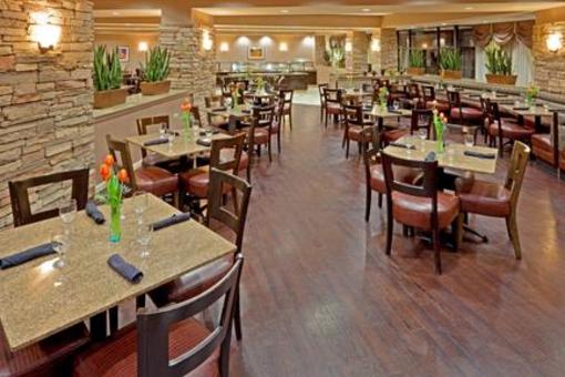фото отеля Holiday Inn Austin Town Lake