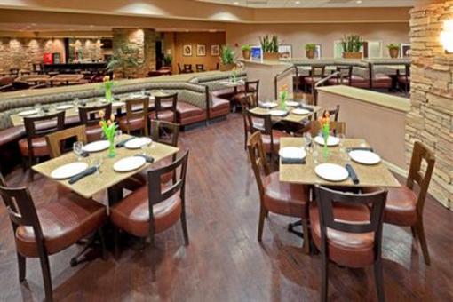 фото отеля Holiday Inn Austin Town Lake