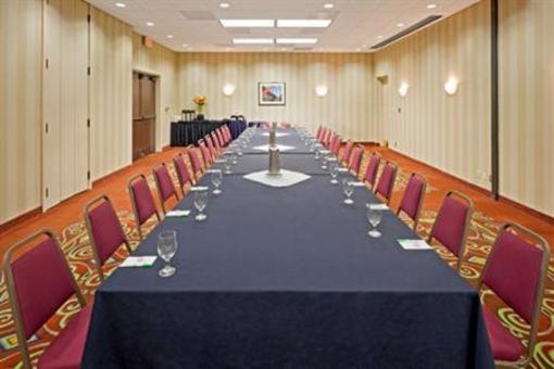 фото отеля Holiday Inn Austin Town Lake
